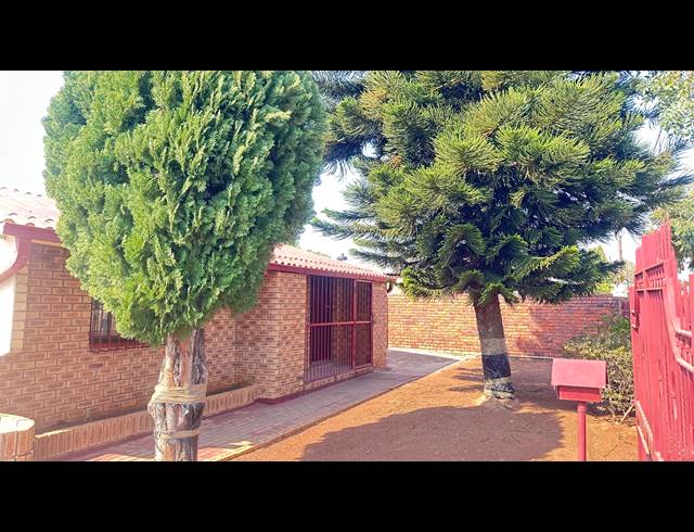 2 BEDROOM HOUSE FOR SALE IN MABOPANE  UNIT B
